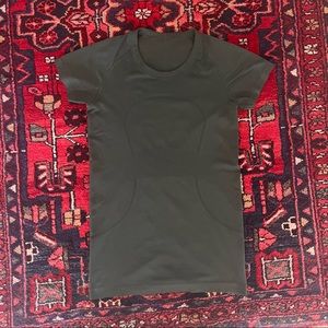 Lululemon Swiftly Tech Short Sleeve Shirt 2.0 Olive Green